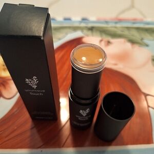 YOUNIQUE  Cream Foundation Stick - TAFFETA